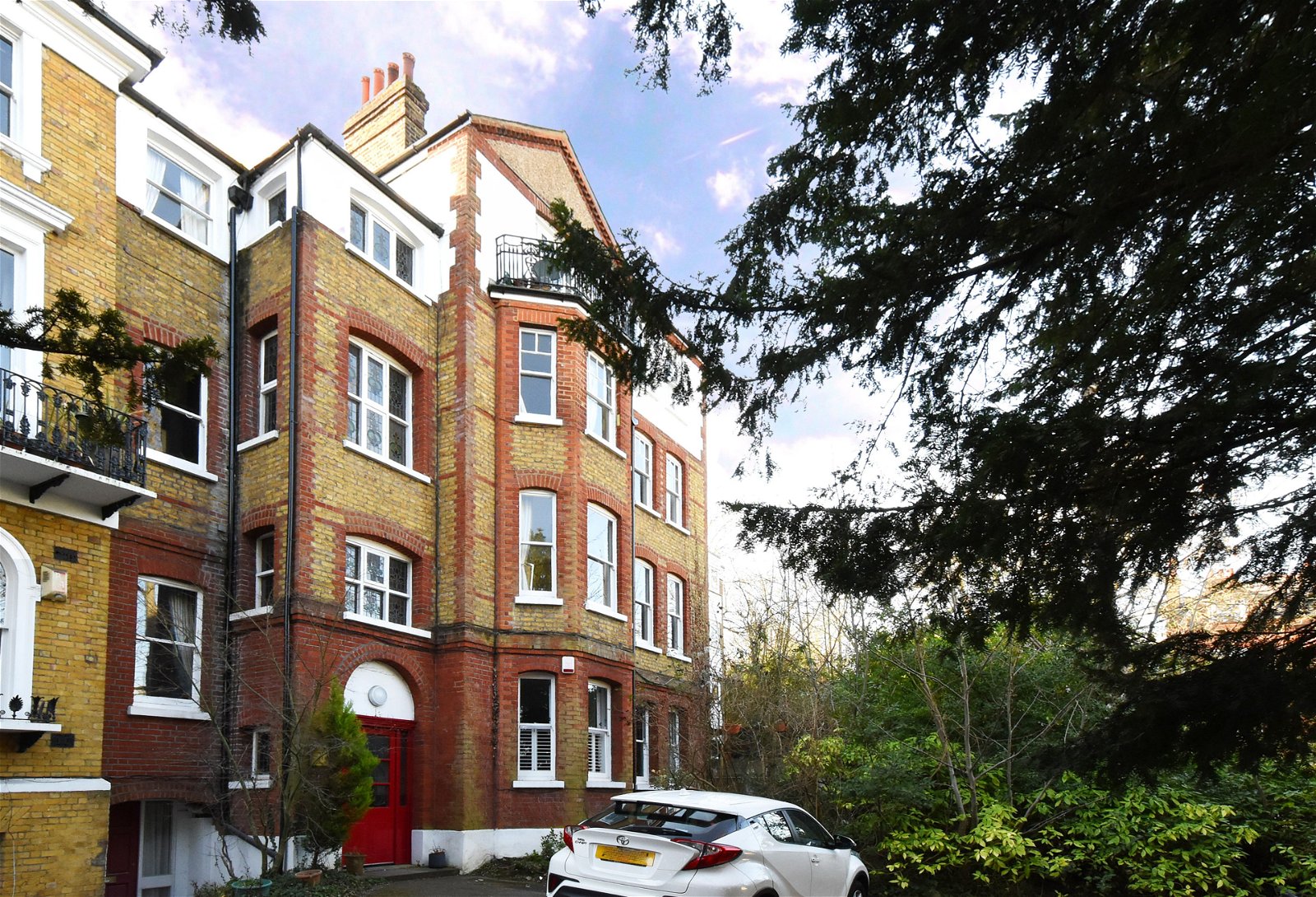 3 bed flat for sale in London Road, London - Property Image 1