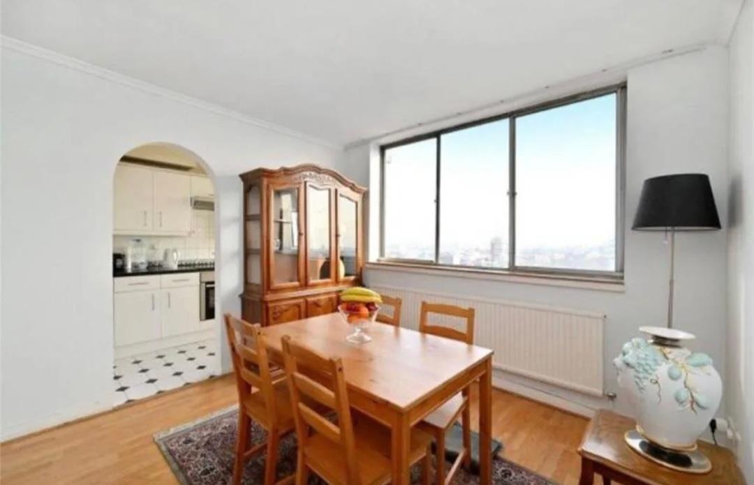 1 bed apartment for sale in Cambridge Square, London  - Property Image 7