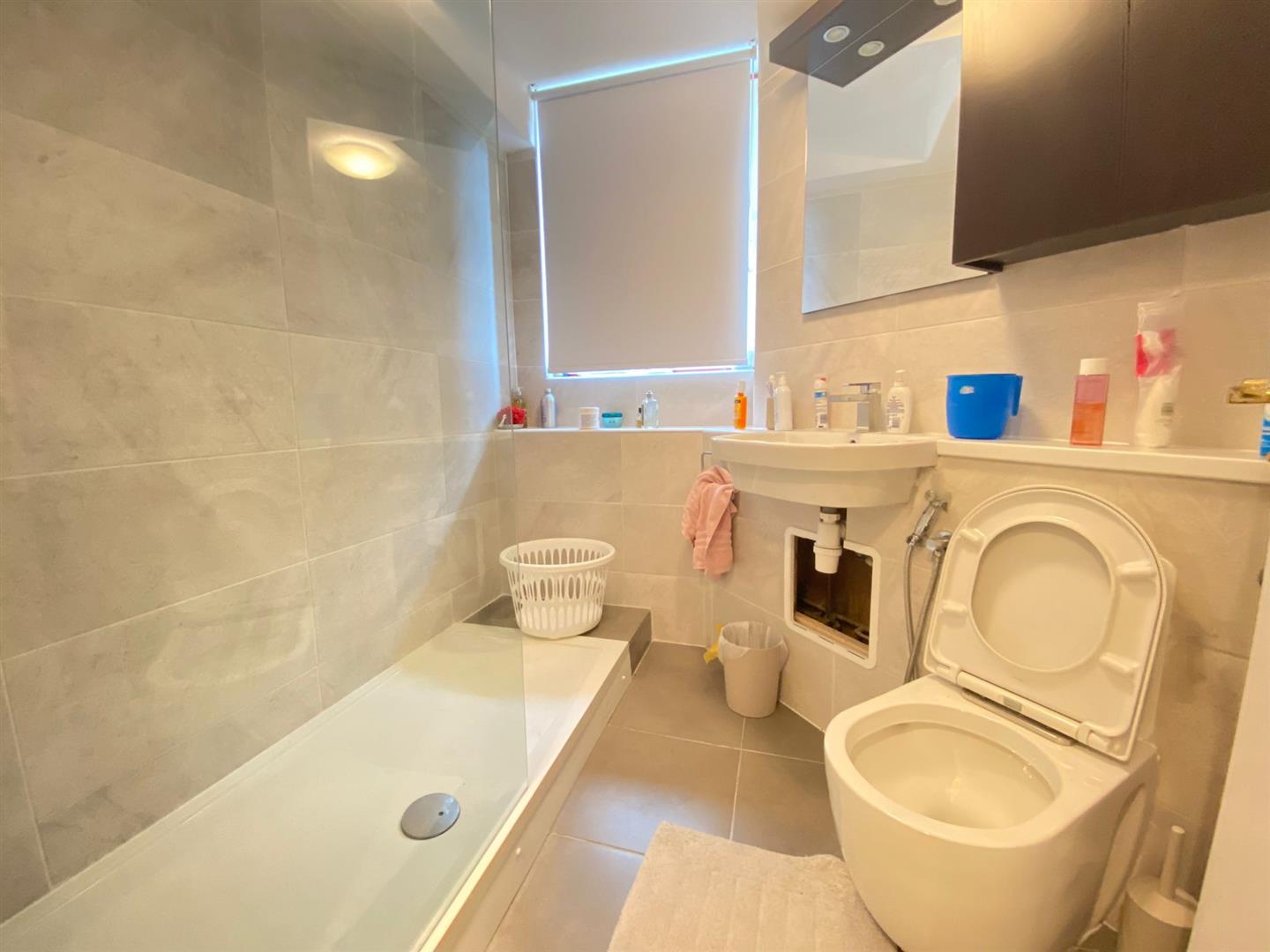 2 bed apartment to rent in Asher Way, London  - Property Image 5