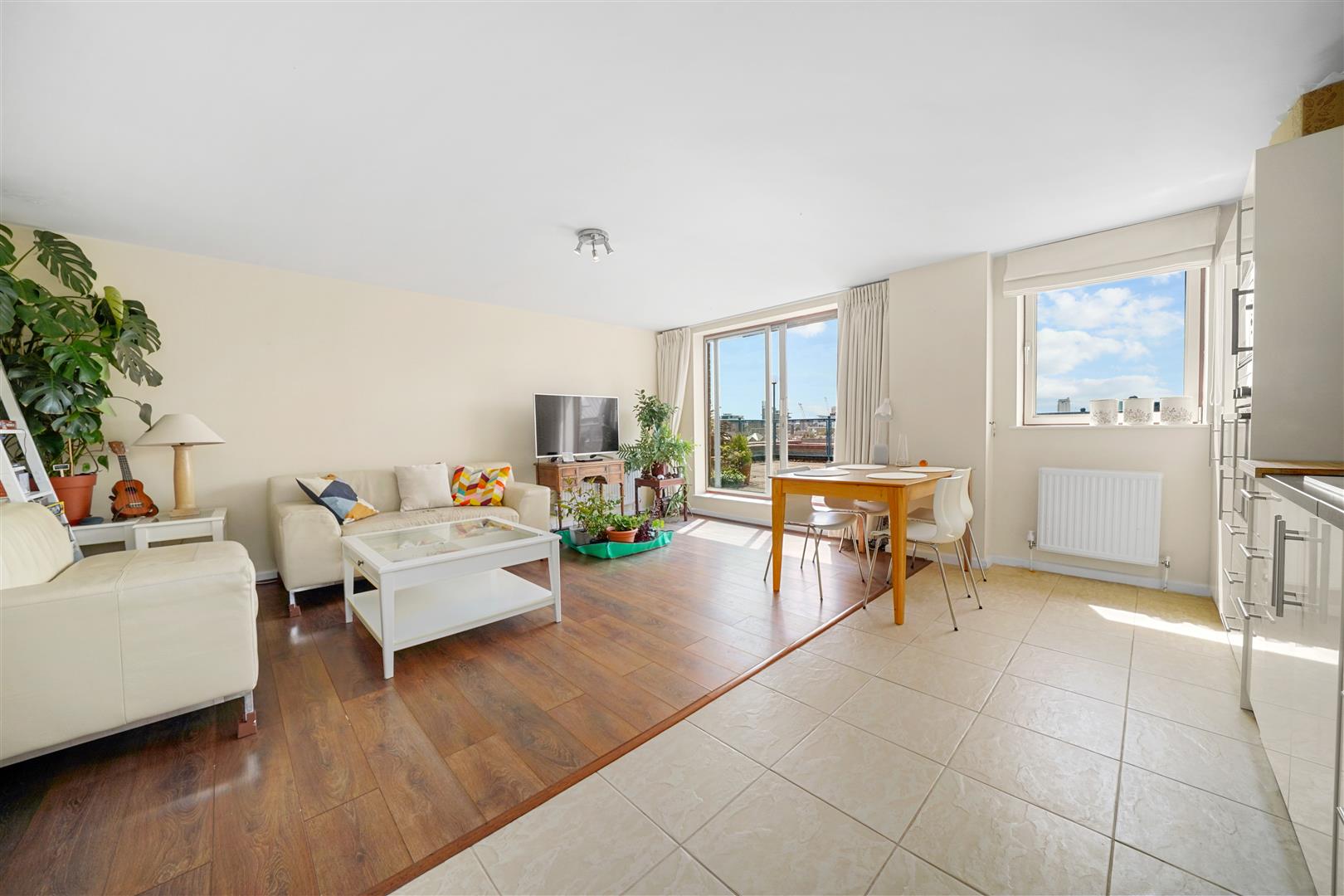 2 bed apartment to rent in Asher Way, London  - Property Image 4