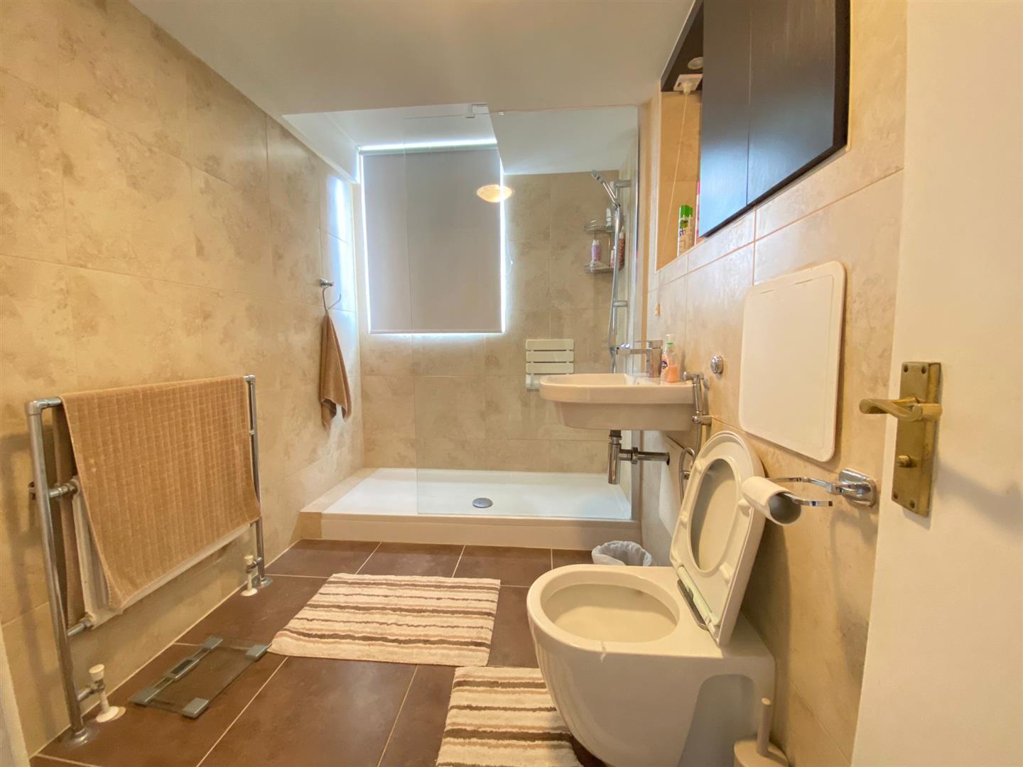 2 bed apartment to rent in Asher Way, London  - Property Image 6