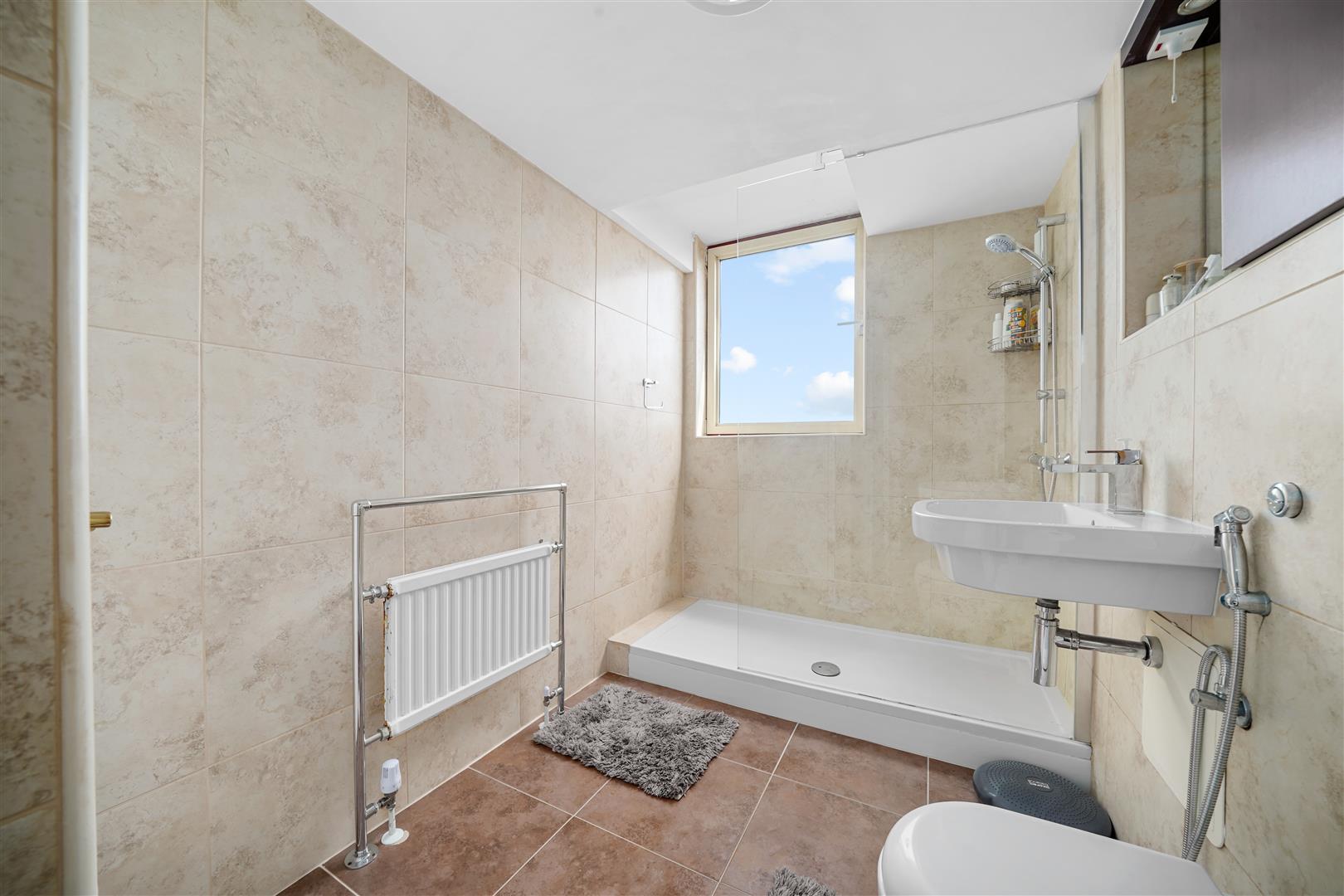 2 bed apartment to rent in Asher Way, London  - Property Image 13
