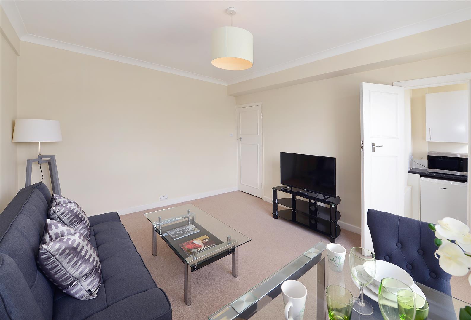 Apartment to rent in Hill Street, London  - Property Image 2