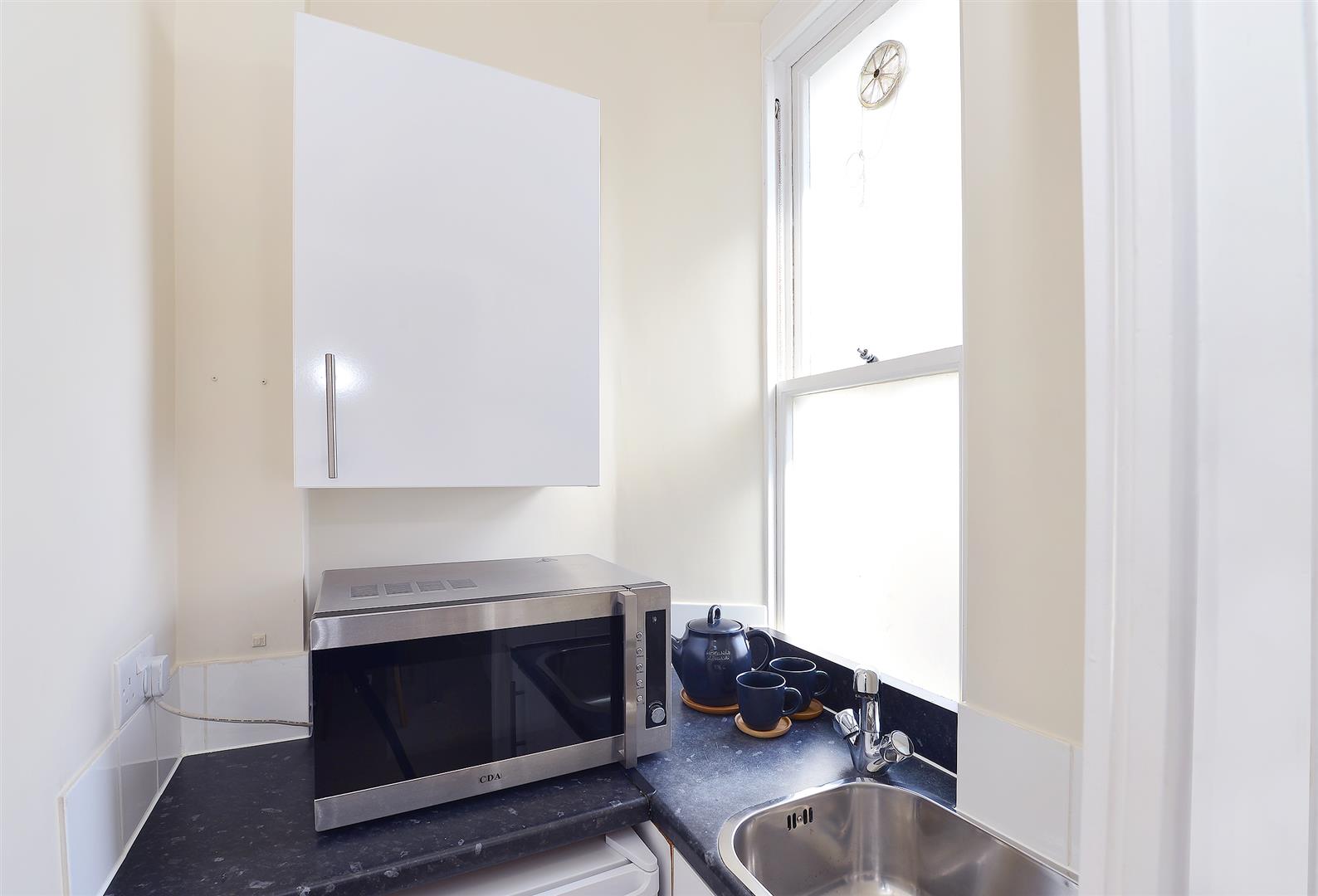 Apartment to rent in Hill Street, London  - Property Image 3