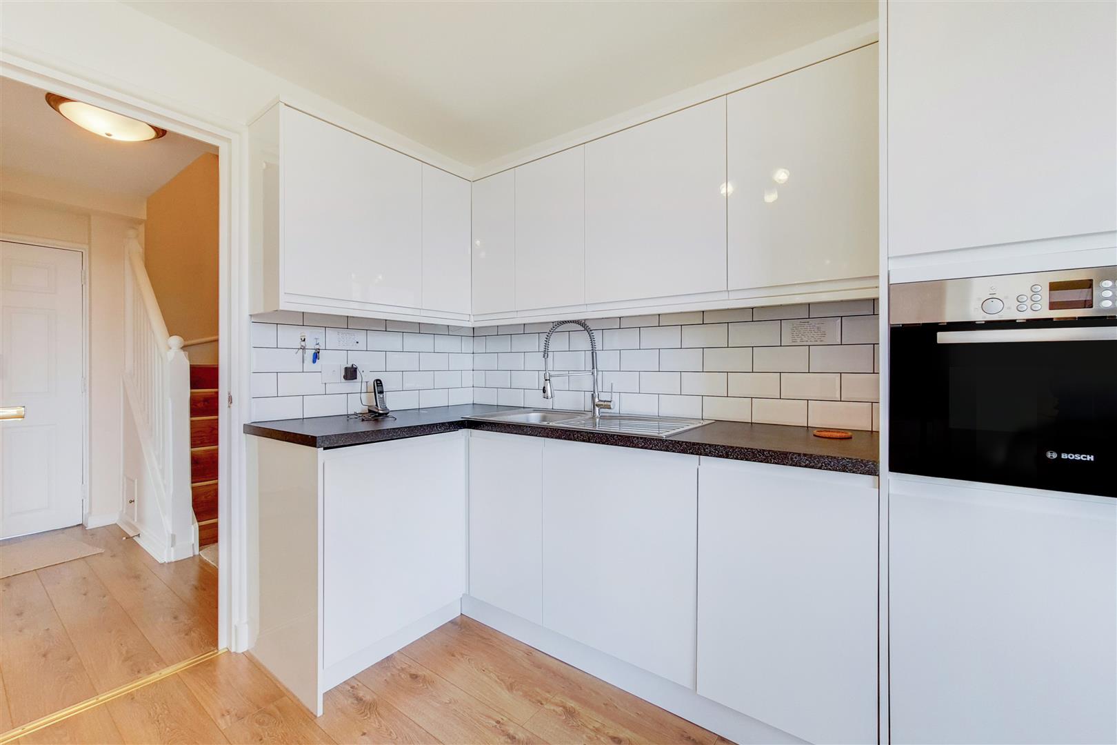 2 bed apartment to rent in Asher Way, London  - Property Image 5