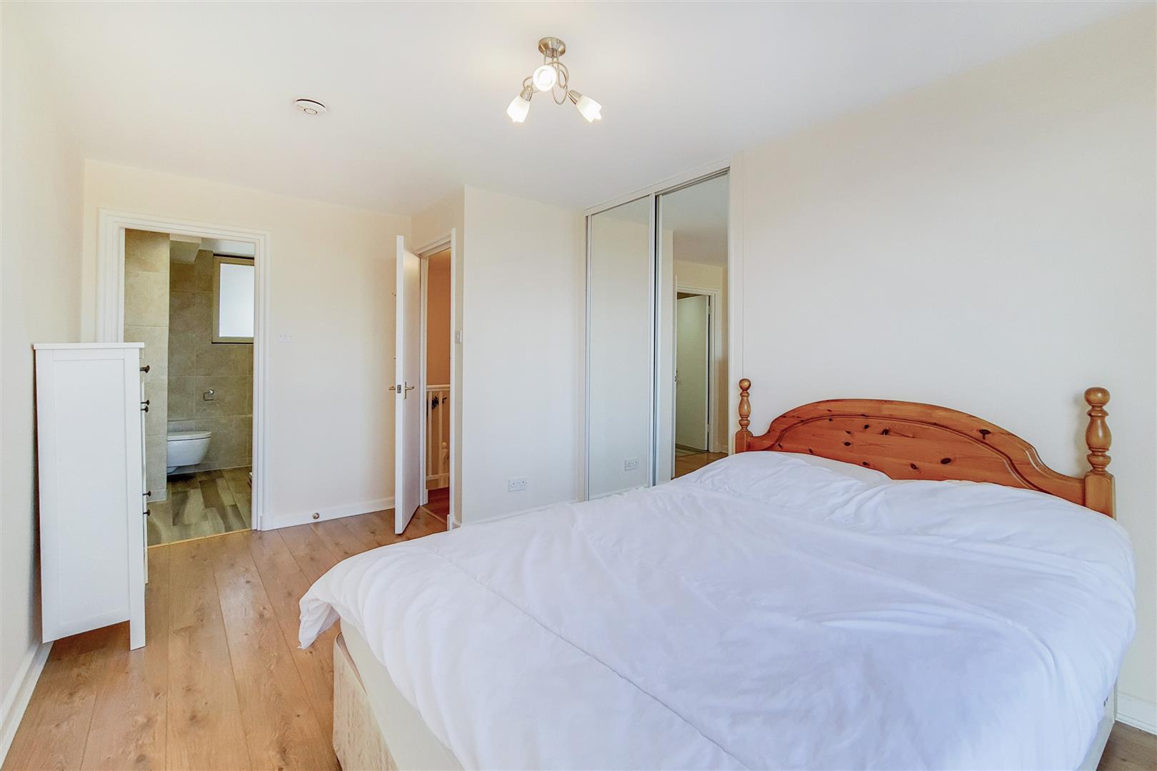 2 bed apartment to rent in Asher Way, London  - Property Image 8