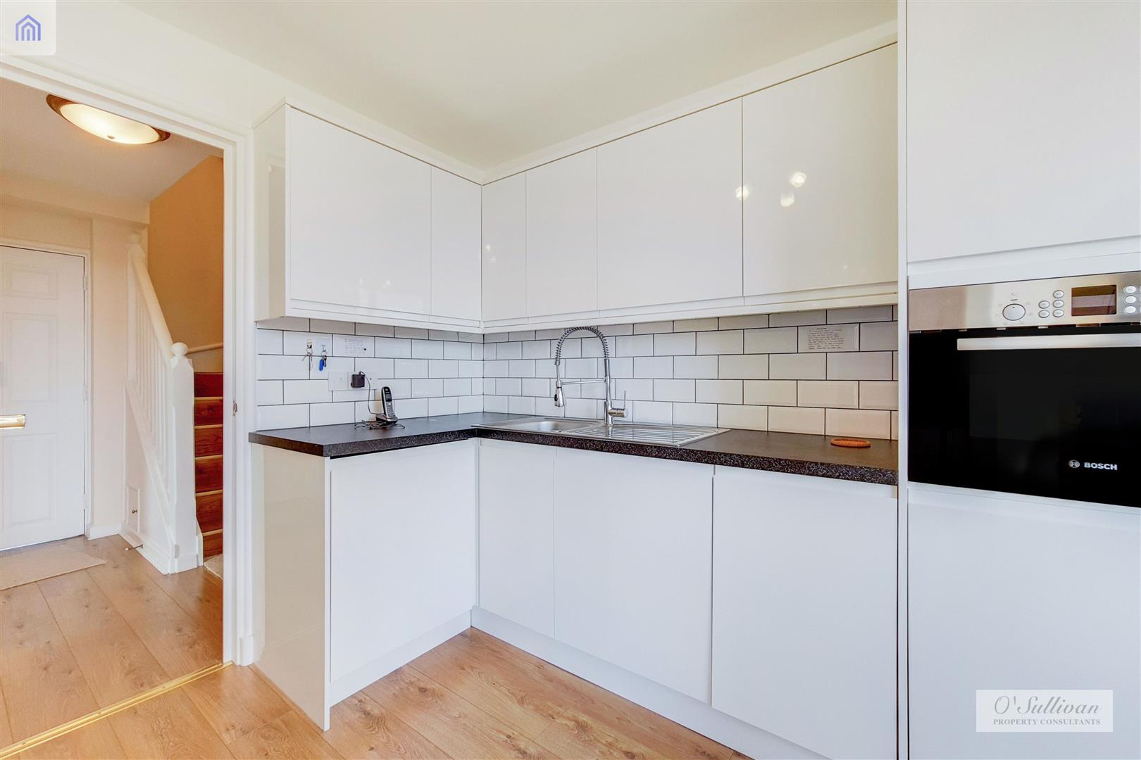 2 bed apartment to rent in Asher Way, London  - Property Image 9