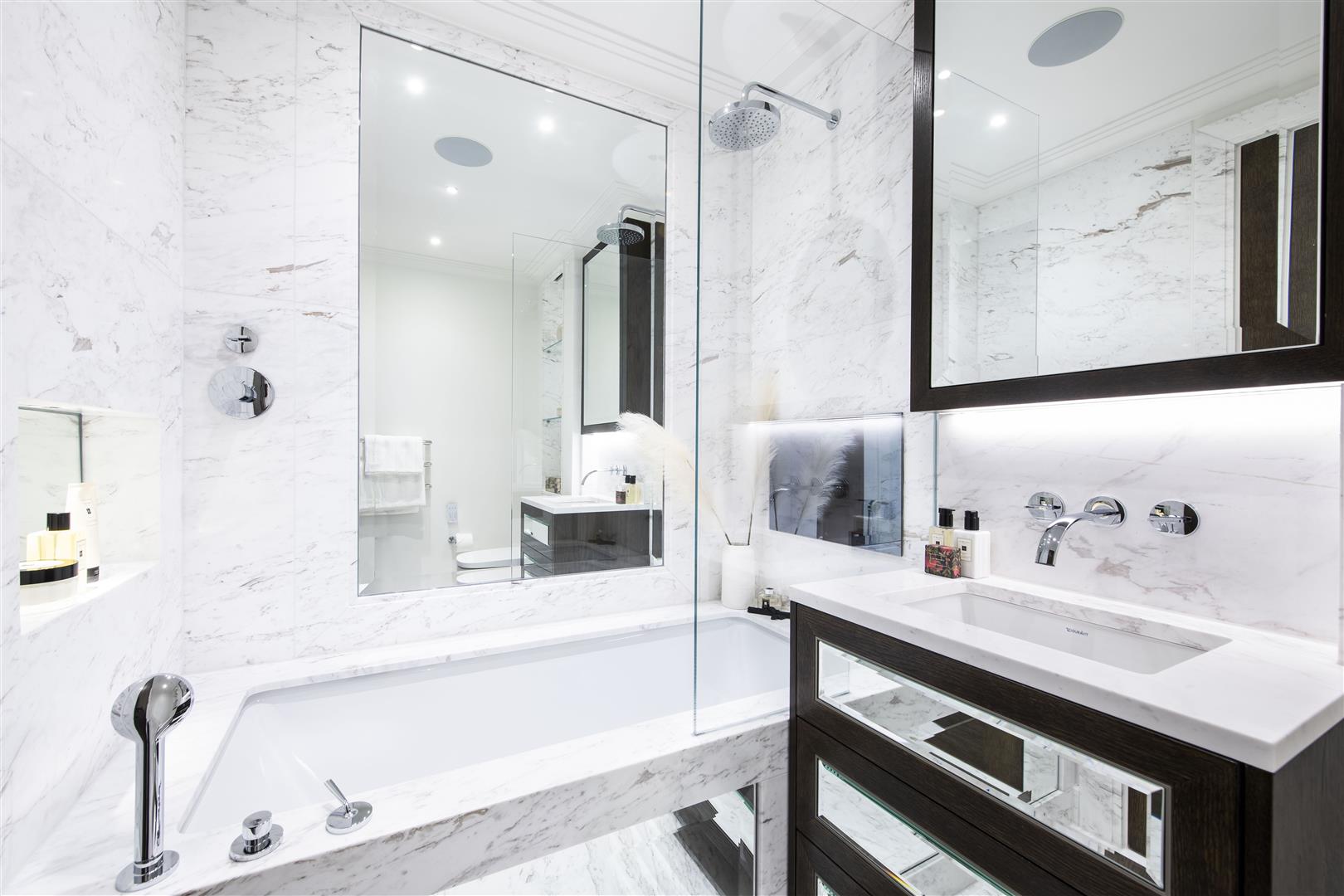 2 bed apartment to rent in Prince Of Wales Terrace, London 9