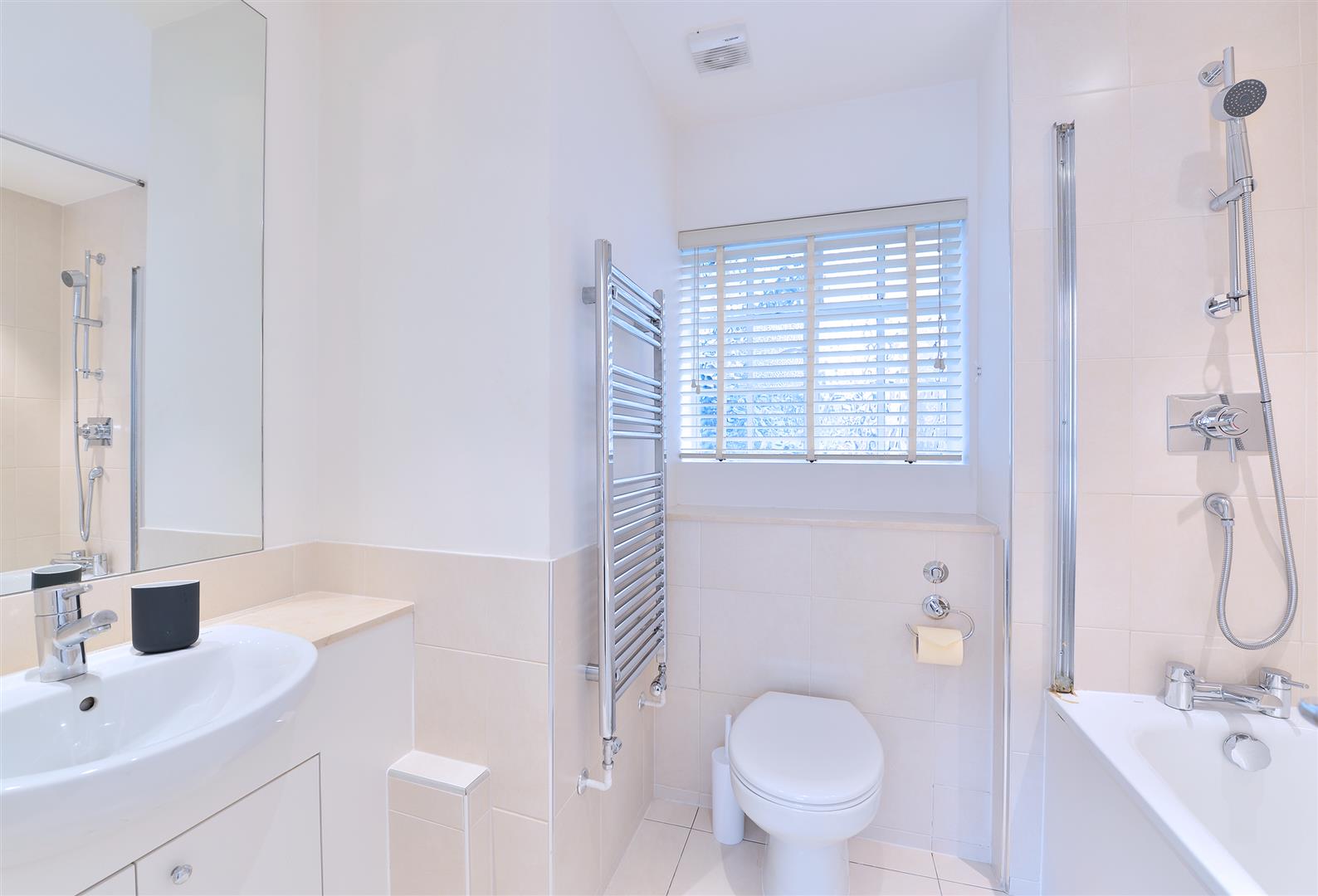 2 bed apartment to rent in FULHAM ROAD, London  - Property Image 8