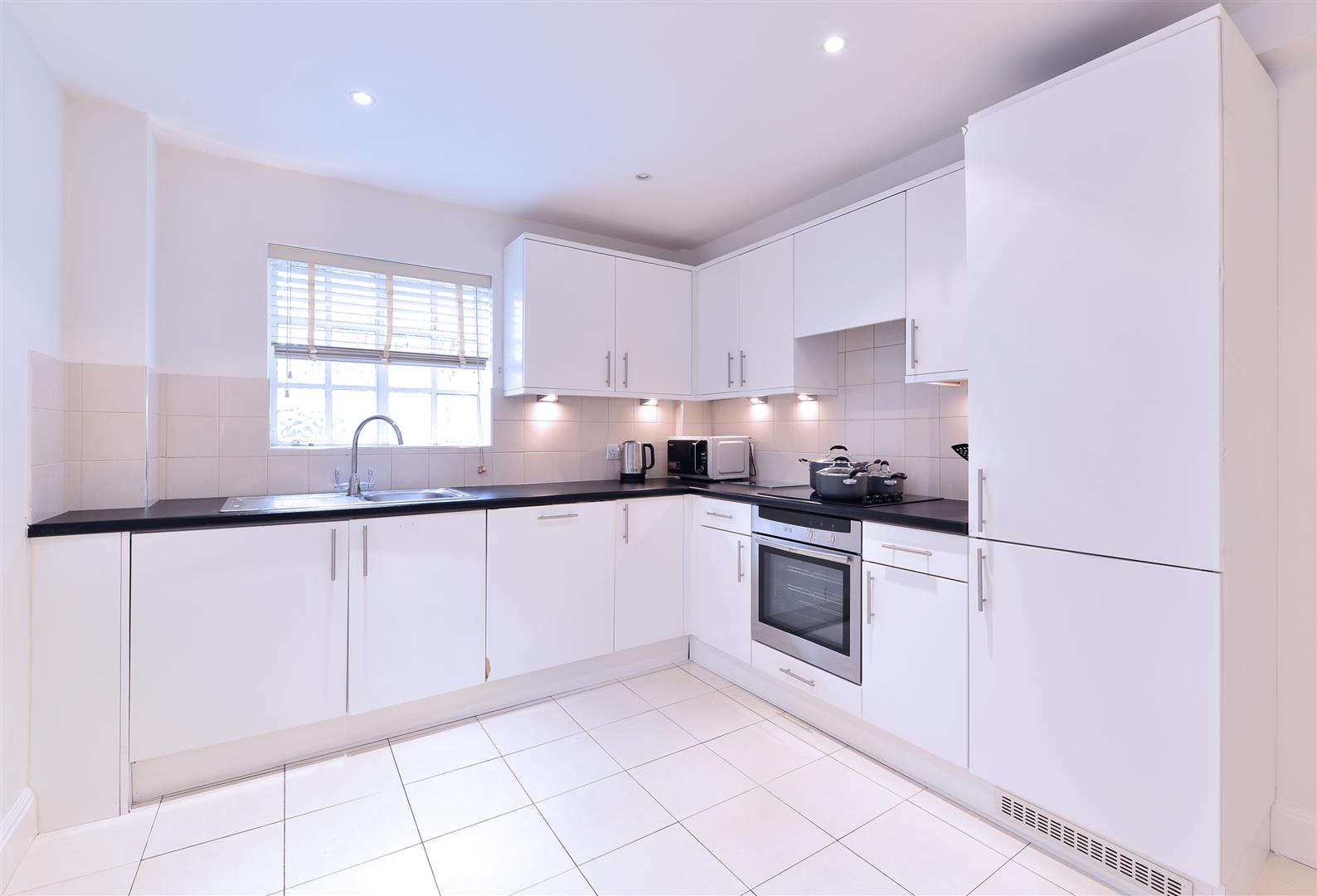 2 bed apartment to rent in FULHAM ROAD, London  - Property Image 4