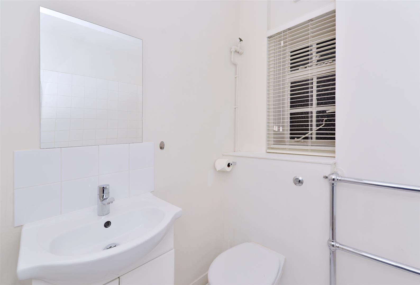 2 bed apartment to rent in Fulham Road, London  - Property Image 9