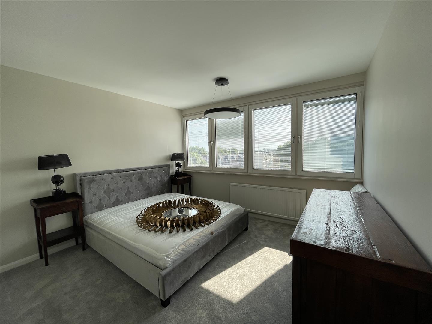 4 bed apartment to rent in Hyde Park Crescent, London 4