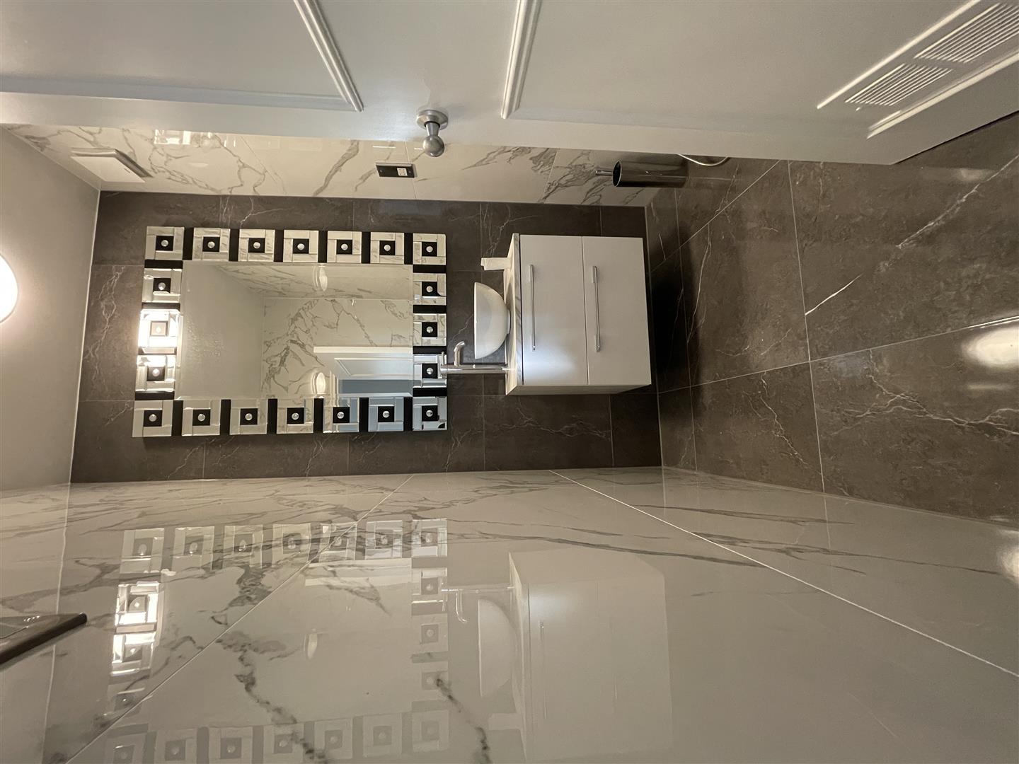 4 bed apartment to rent in Hyde Park Crescent, London 9