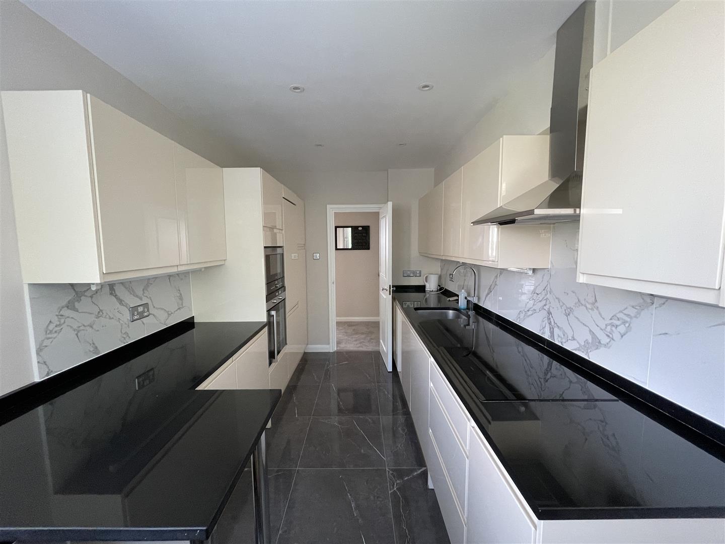 4 bed apartment to rent in Hyde Park Crescent, London 6