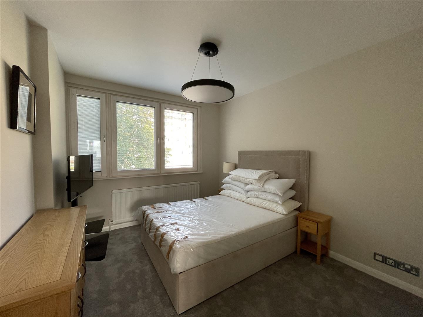 4 bed apartment to rent in Hyde Park Crescent, London 3