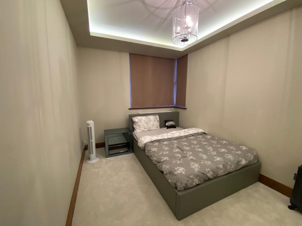 3 bed apartment for sale in Cambridge Square, London 9