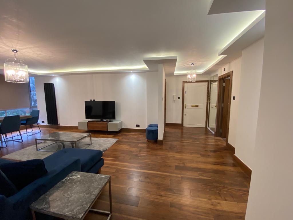 3 bed apartment for sale in Cambridge Square, London 3
