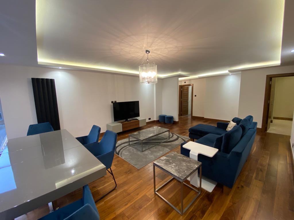 3 bed apartment for sale in Cambridge Square, London 2