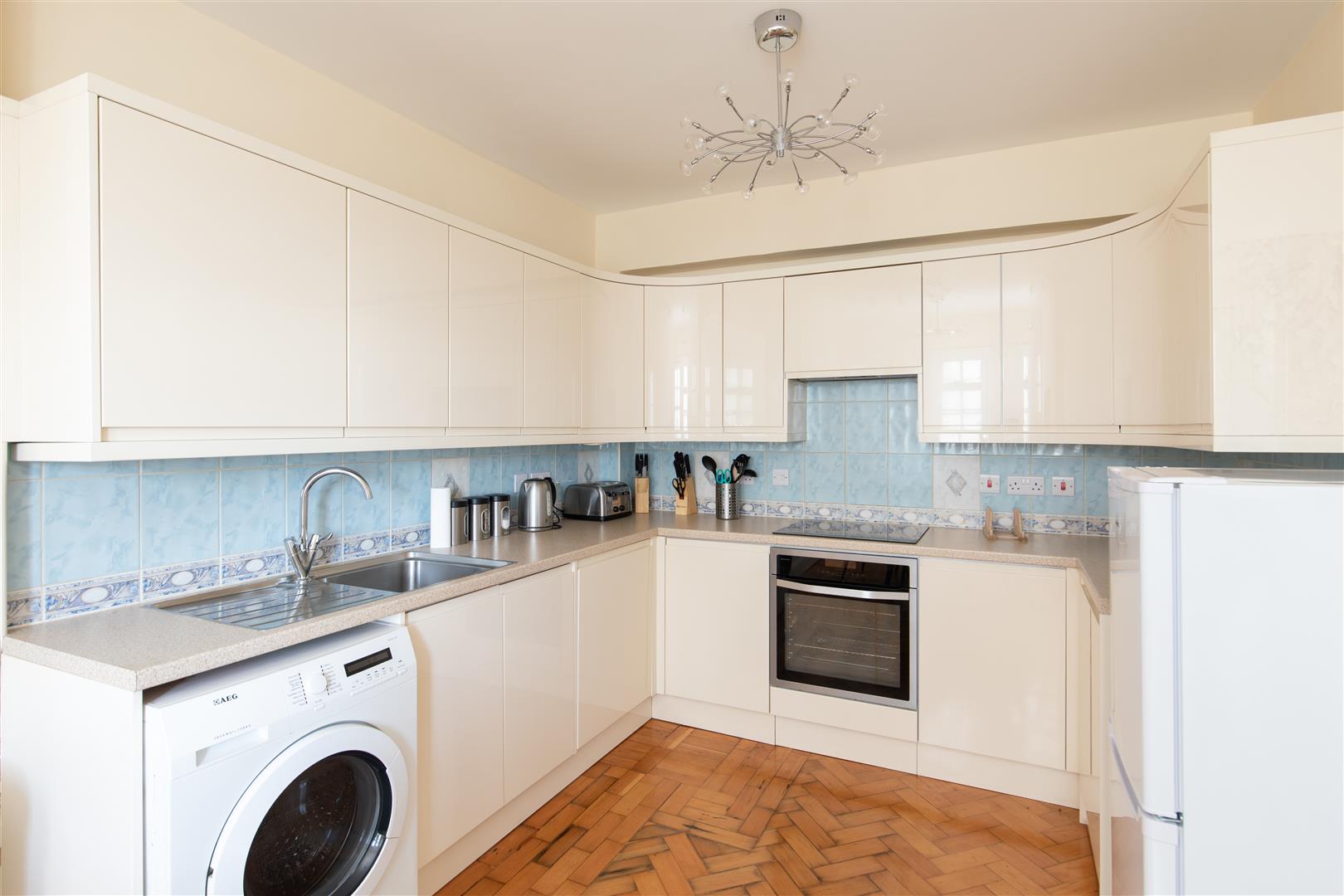 2 bed apartment to rent in Baker Street, London  - Property Image 5