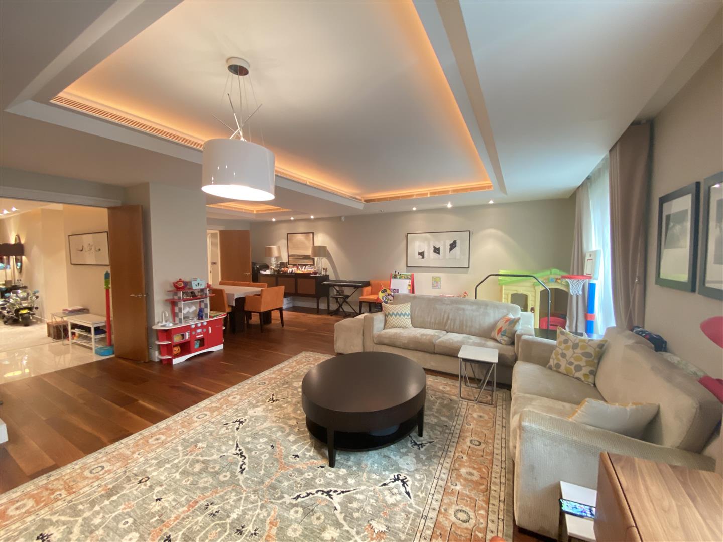 3 bed apartment to rent in Lancelot Place, Knightsbridge 1