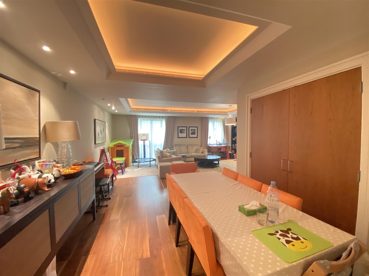 3 bed apartment to rent in Lancelot Place, Knightsbridge 3