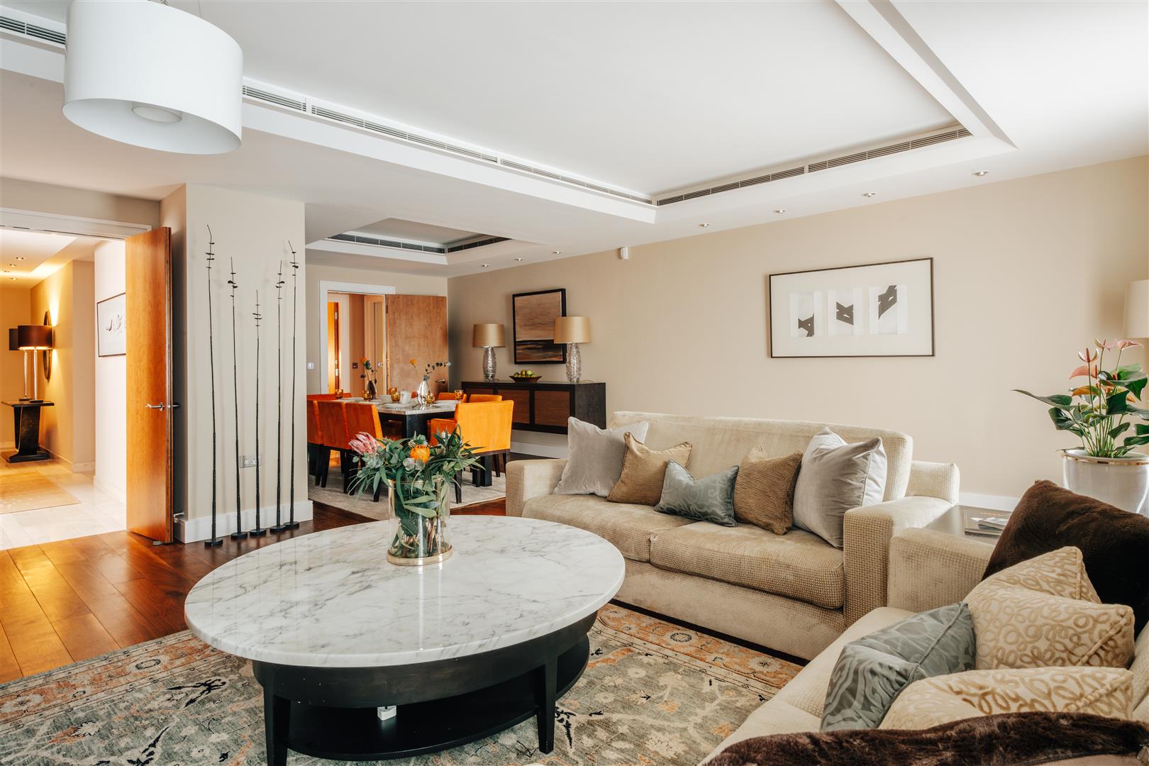 3 bed apartment to rent in Lancelot Place, Knightsbridge 2