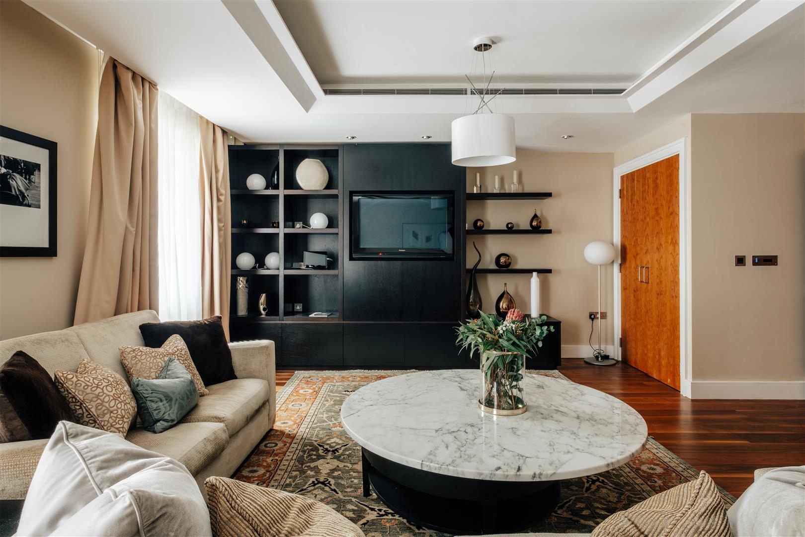 3 bed apartment to rent in Lancelot Place, Knightsbridge 3