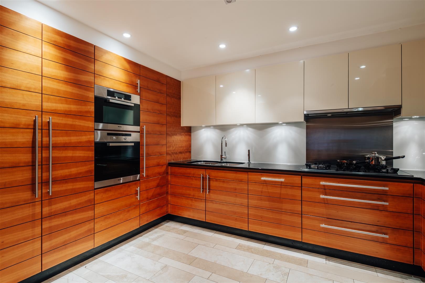 3 bed apartment to rent in Lancelot Place, Knightsbridge 28