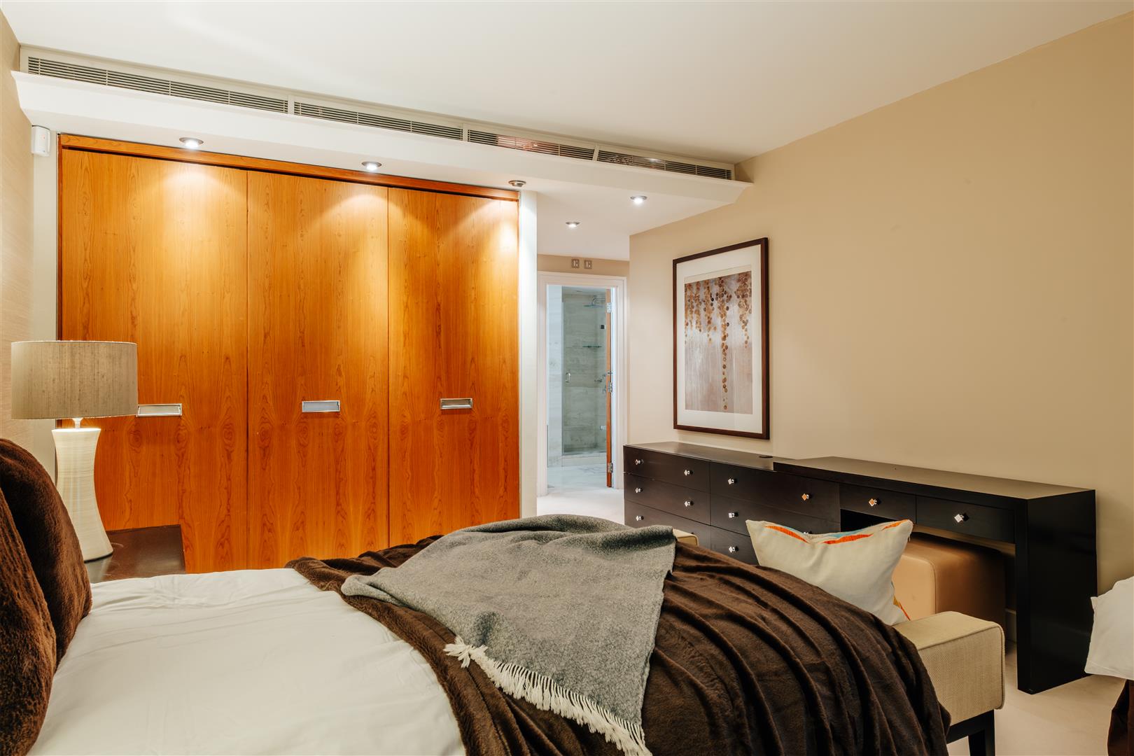 3 bed apartment to rent in Lancelot Place, Knightsbridge  - Property Image 44