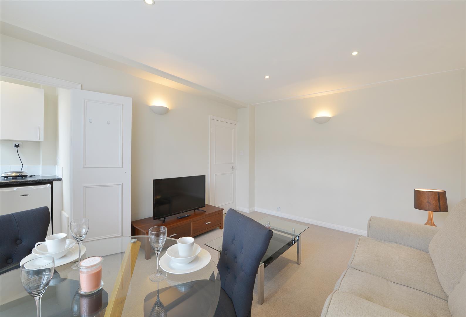 1 bed apartment to rent in Hill Street, London  - Property Image 3