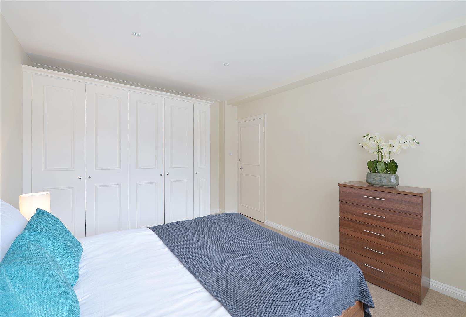 1 bed apartment to rent in Hill Street, London  - Property Image 9