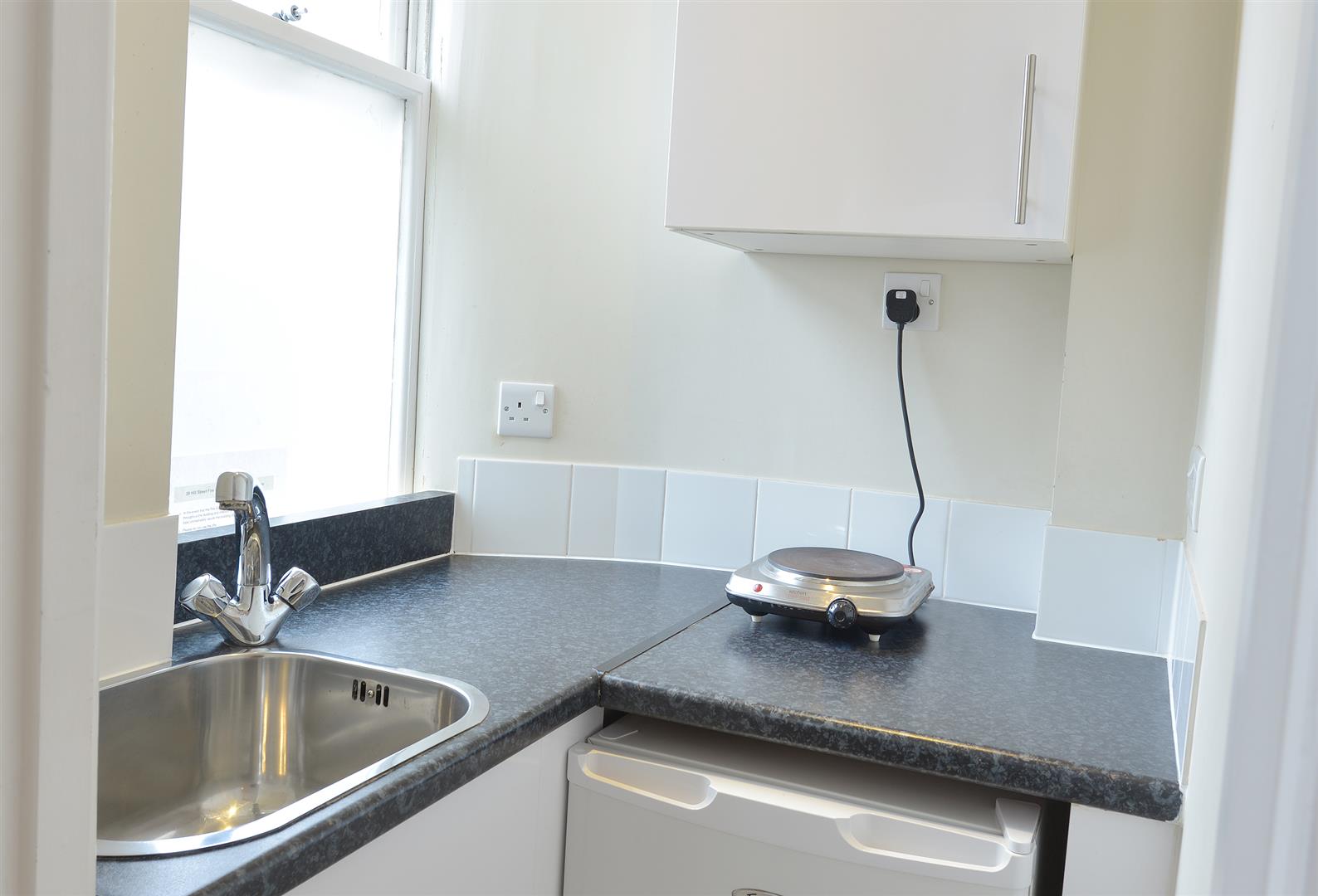 1 bed apartment to rent in Hill Street, London  - Property Image 7