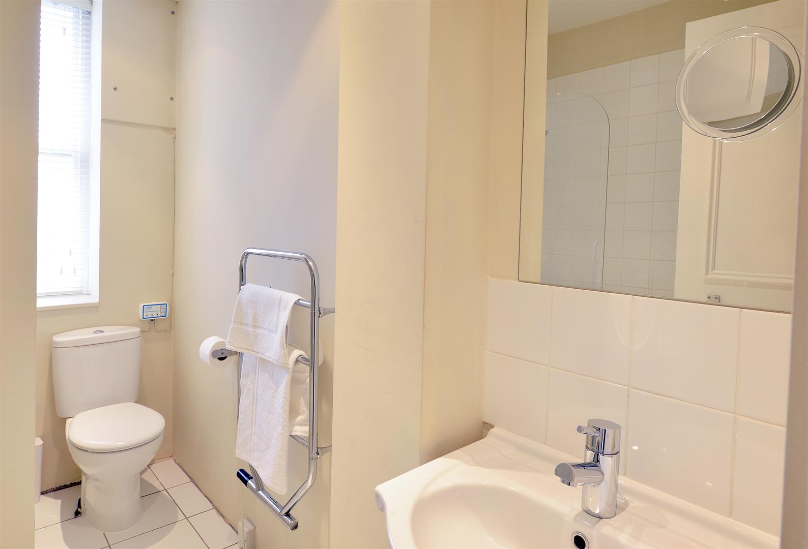 1 bed apartment to rent in Hill Street, London  - Property Image 10