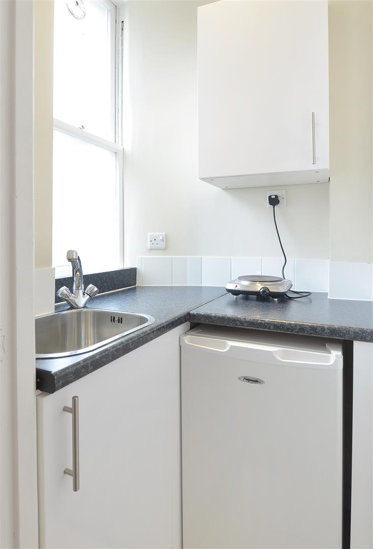 1 bed apartment to rent in Hill Street, London  - Property Image 11