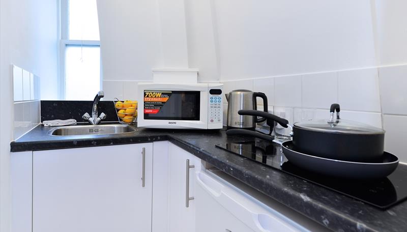 Apartment to rent in Hill Street, London  - Property Image 2