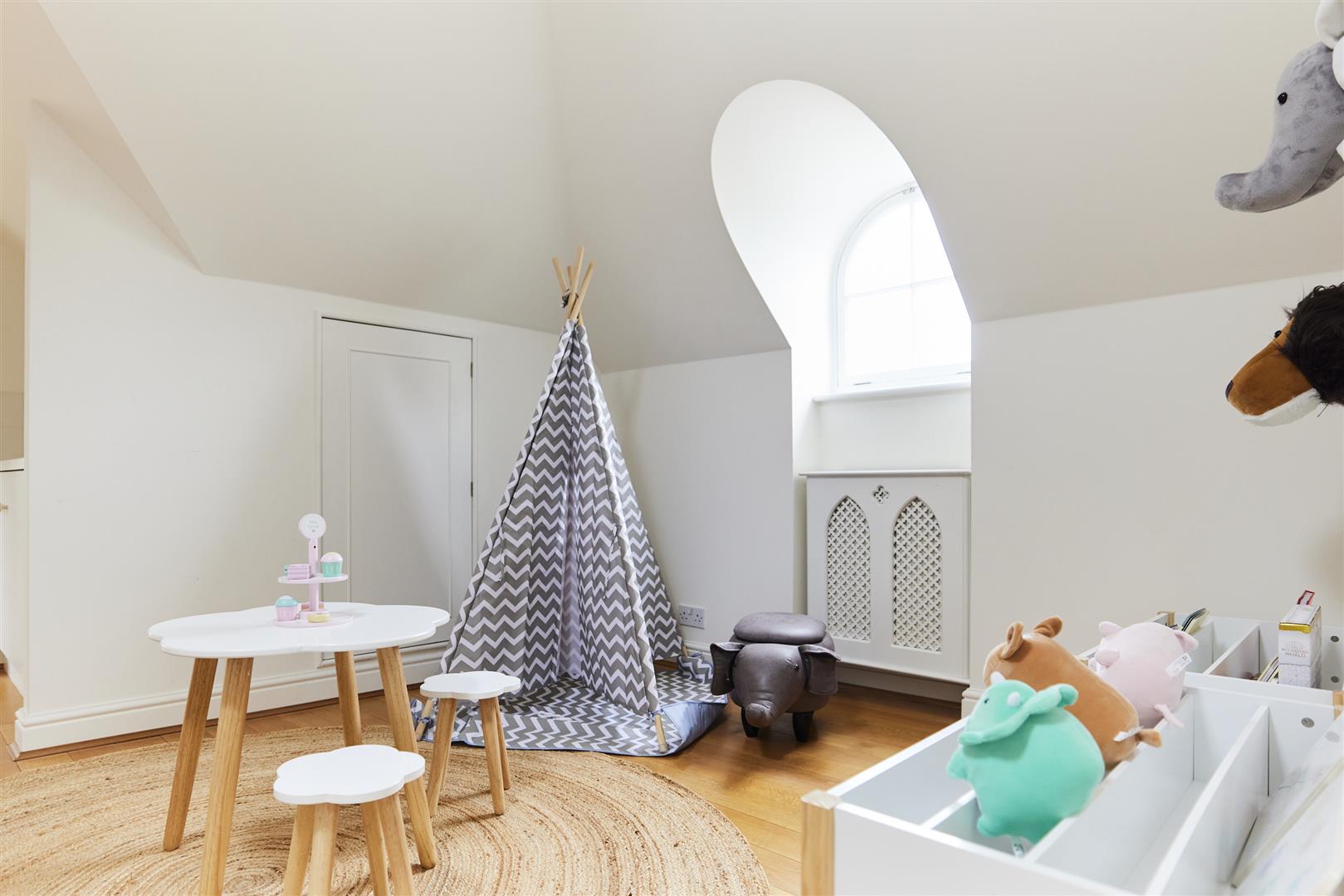 6 bed detached house for sale in Park View Road, London 57