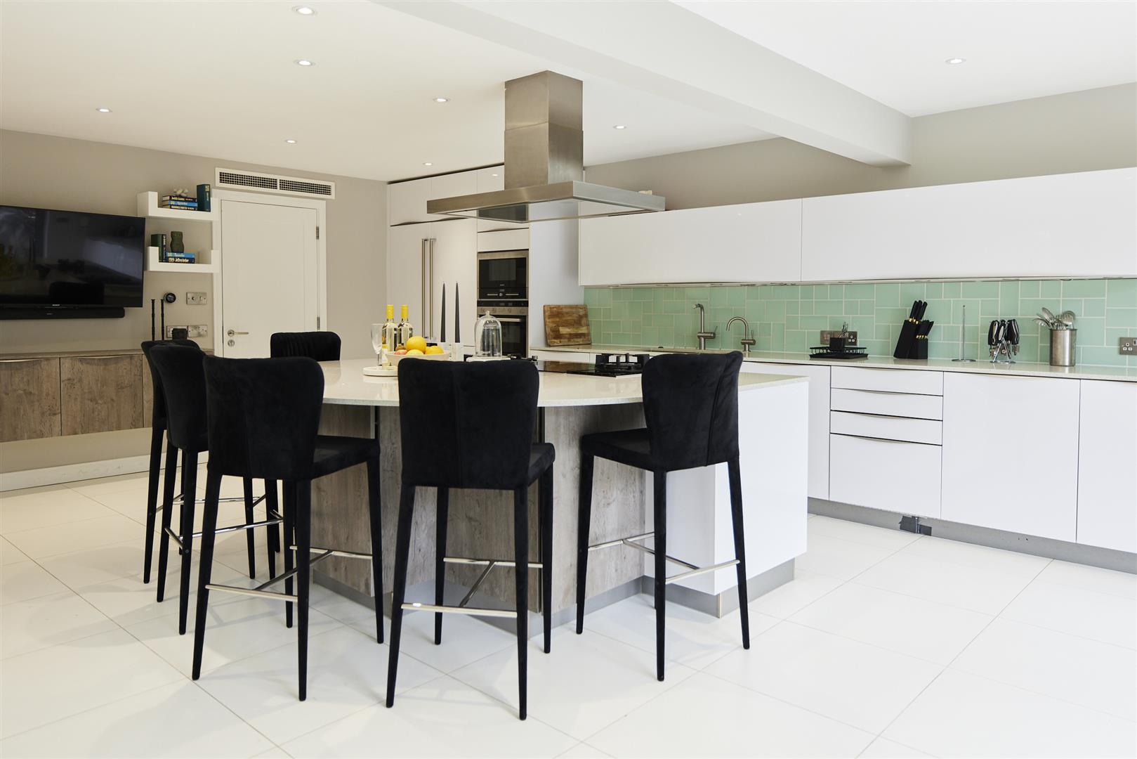 6 bed detached house for sale in Park View Road, London  - Property Image 21