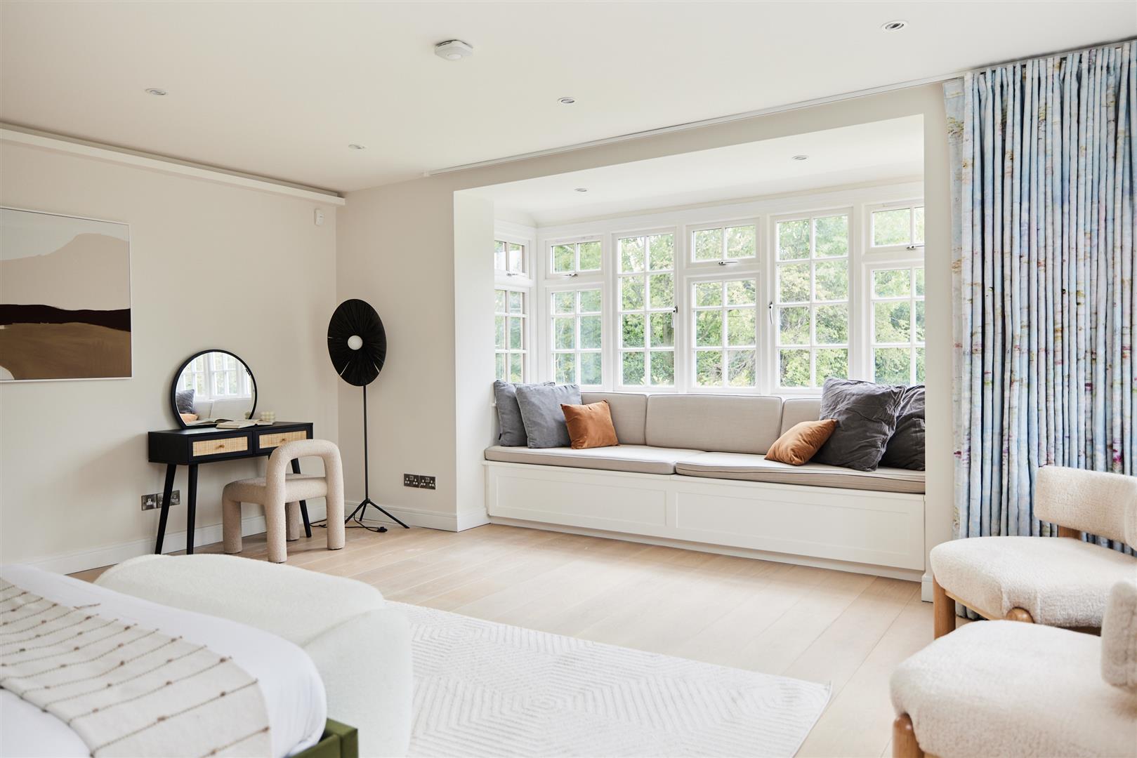 6 bed detached house for sale in Park View Road, London 31