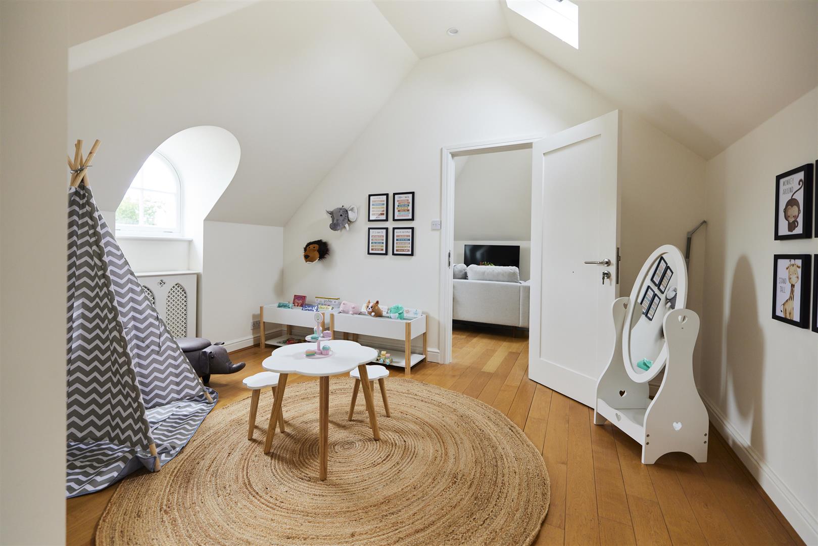 6 bed detached house for sale in Park View Road, London 59