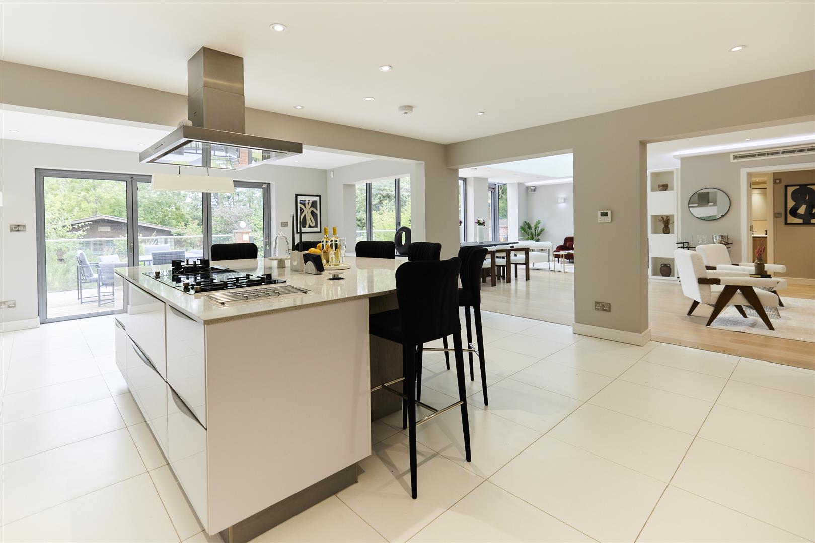 6 bed detached house for sale in Park View Road, London  - Property Image 19