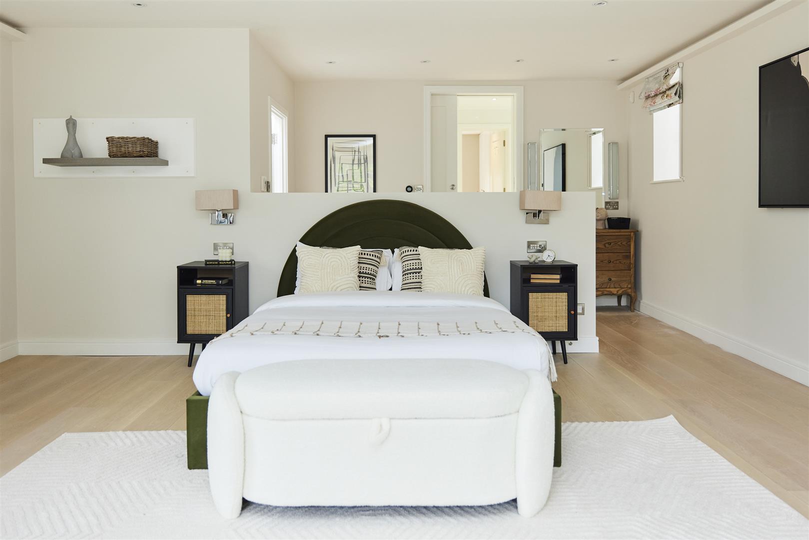 6 bed detached house for sale in Park View Road, London 28