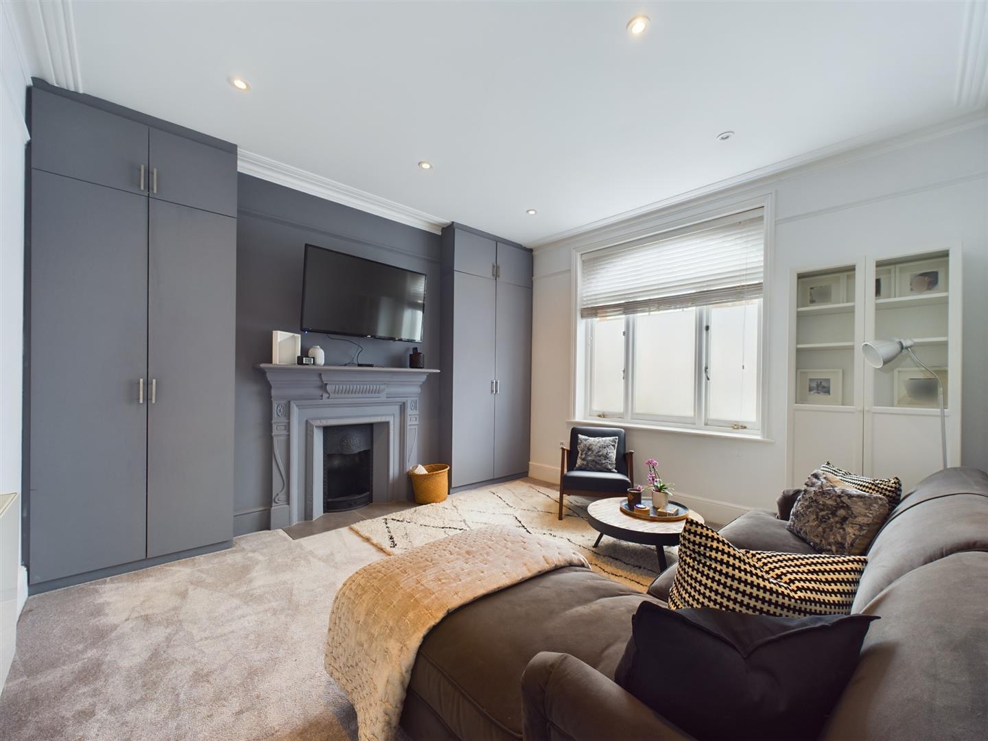 1 bed flat for sale in Widley Road, London  - Property Image 2