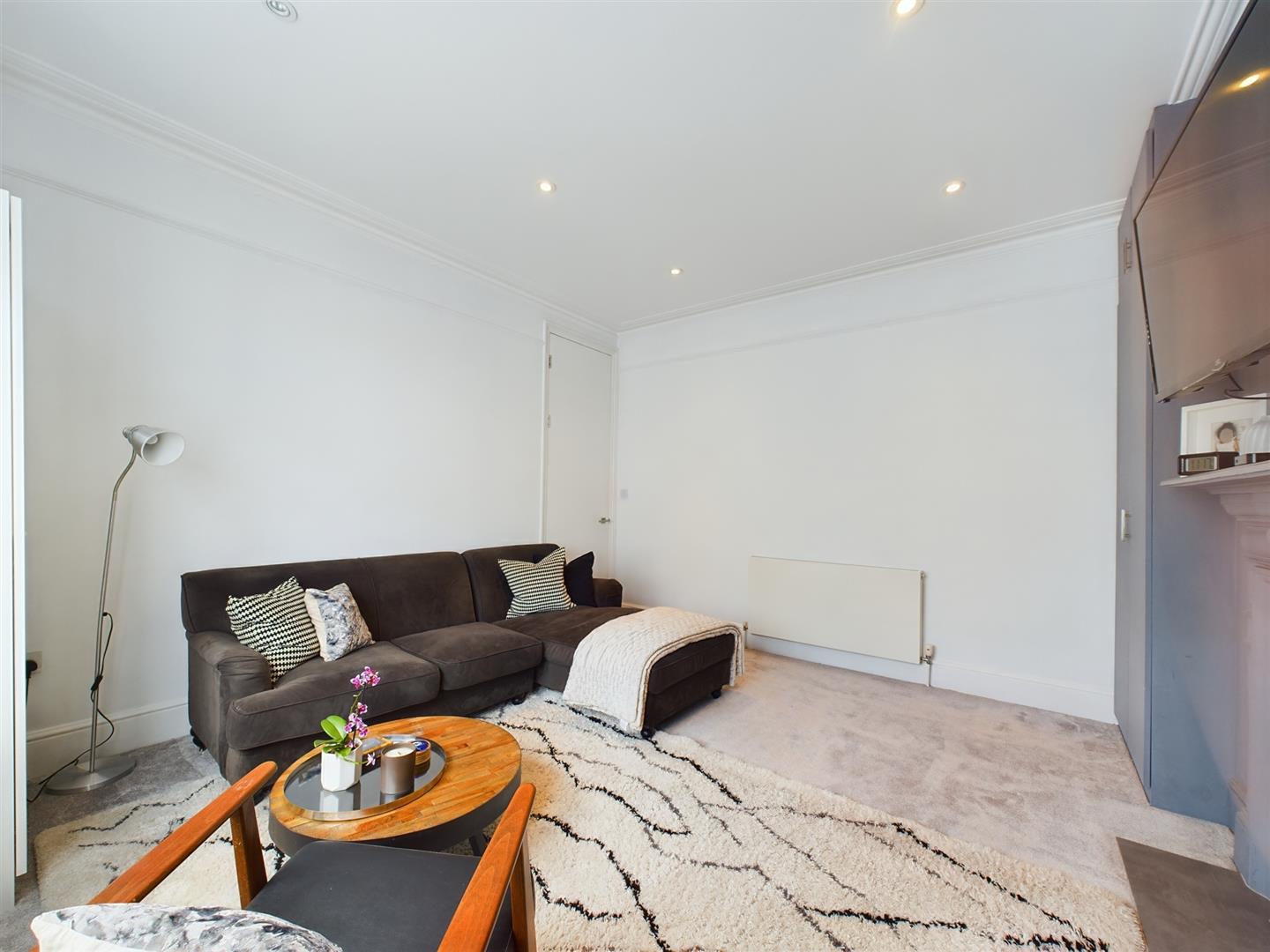 1 bed flat for sale in Widley Road, London  - Property Image 6