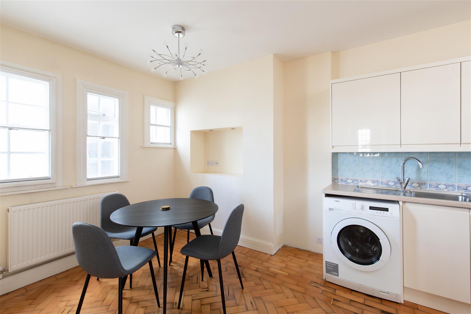 3 bed apartment for sale in Baker Street, London 4