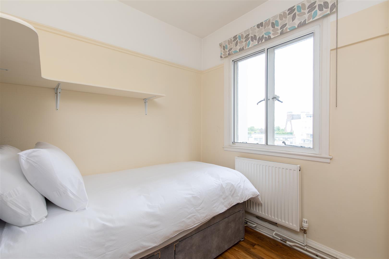 3 bed apartment for sale in Baker Street, London 10