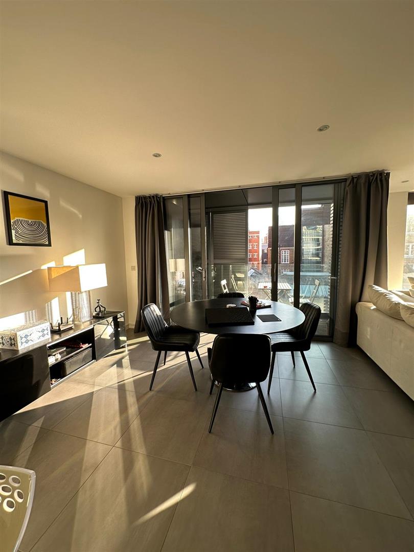 2 bed apartment to rent in Union Street, London  - Property Image 2