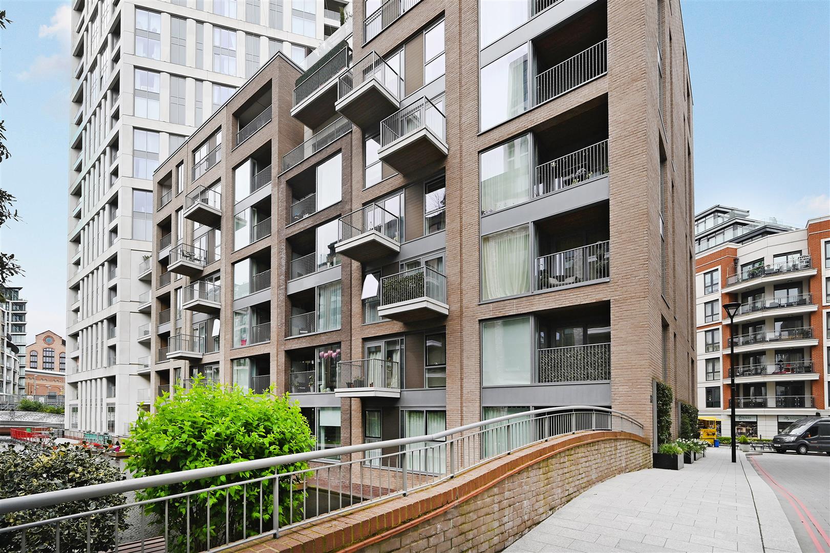 2 bed flat for sale in Chelsea Creek, London 13