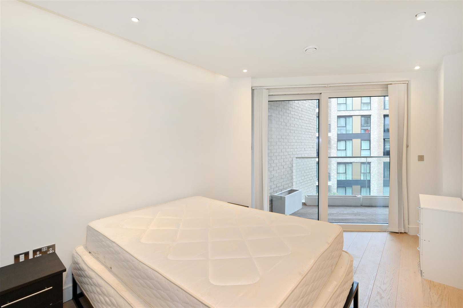 2 bed flat for sale in Chelsea Creek, London 11