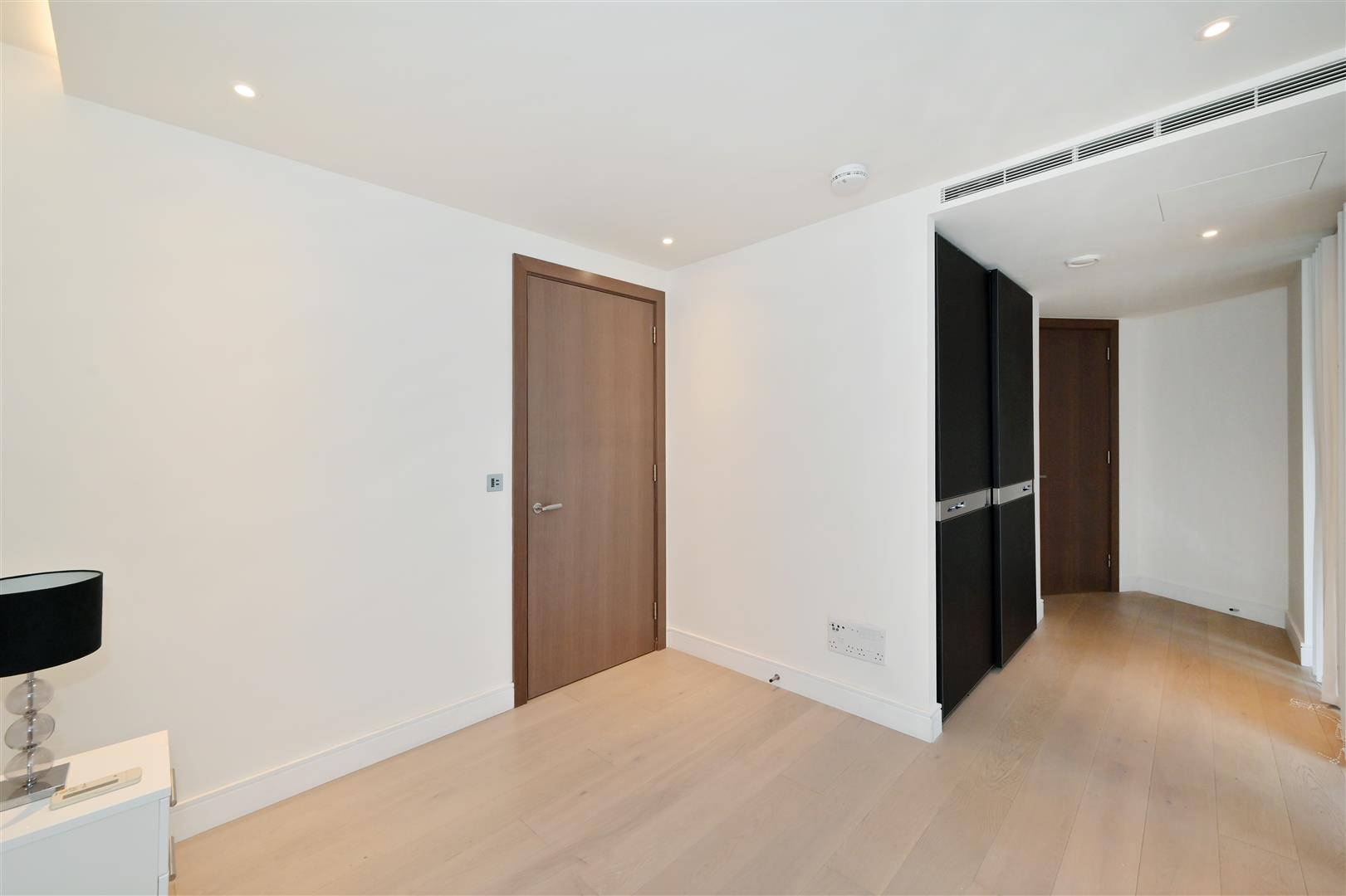 2 bed flat for sale in Chelsea Creek, London 7