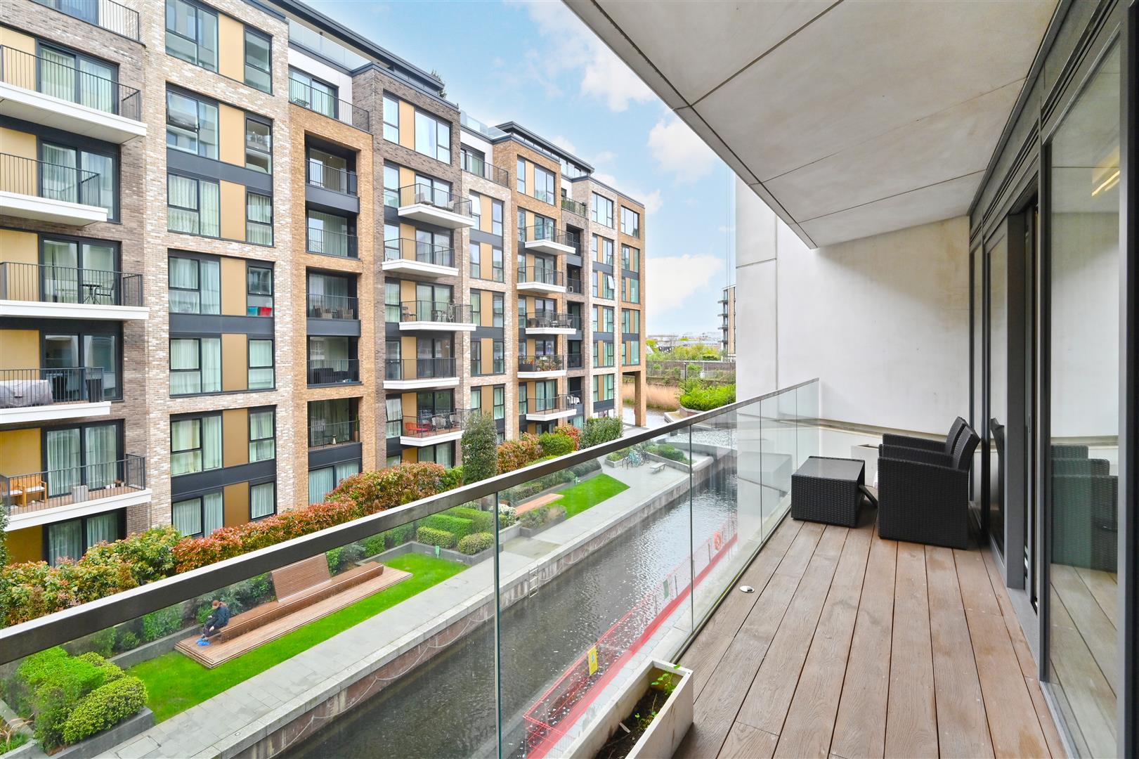 2 bed flat for sale in Chelsea Creek, London 10